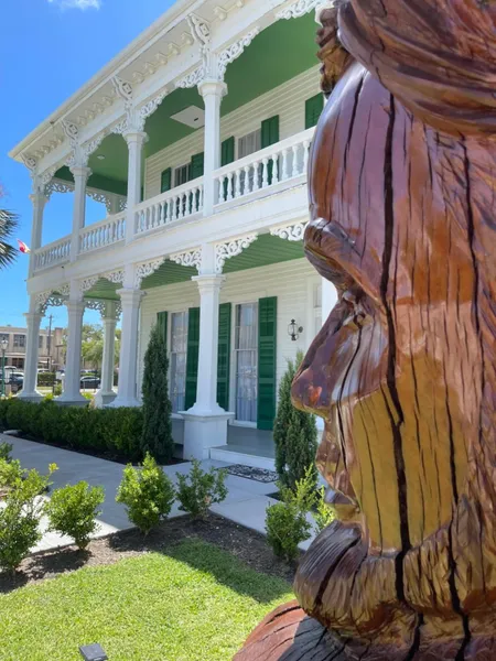 The George Manor hotel detail image 6