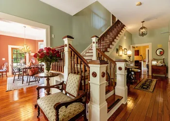 Camellia Rose Inn- Luxury King Room hotel thumbnail 5