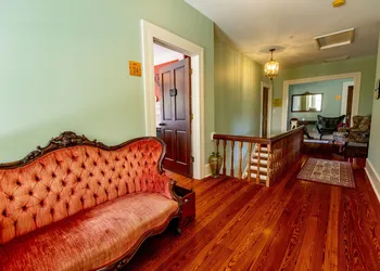 Camellia Rose Inn- Luxury King Room hotel thumbnail 6