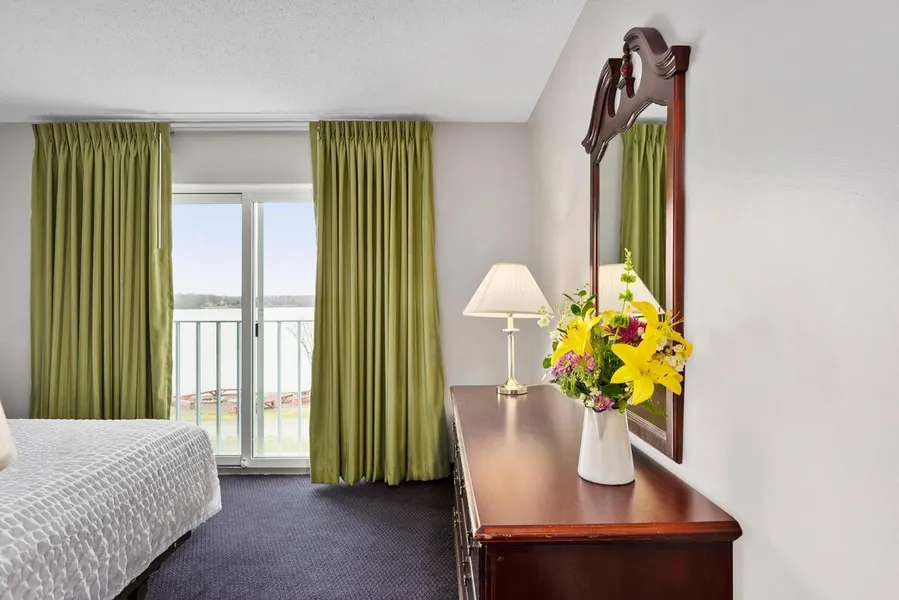 Second Conference Standard Suite Bay View hotel detail image 6