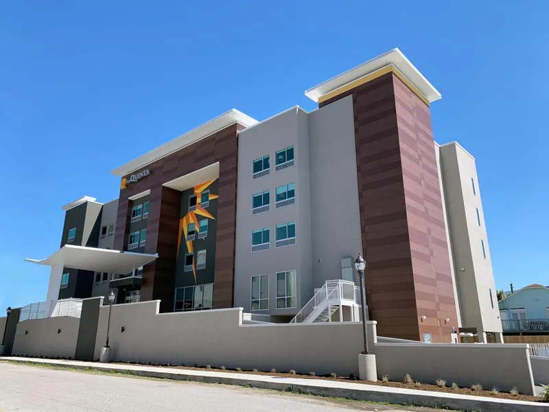 La Quinta Inn & Suites by Wyndham Galveston North at I-45 hotel detail image 2
