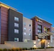 La Quinta Inn & Suites by Wyndham Galveston North at I-45 hotel detail image 3