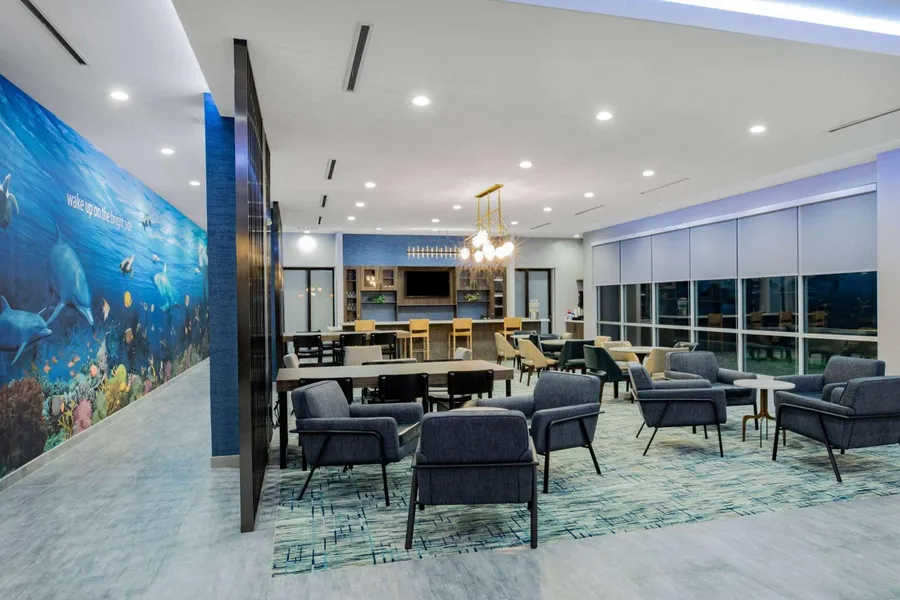 La Quinta Inn & Suites by Wyndham Galveston North at I-45 hotel detail image 6