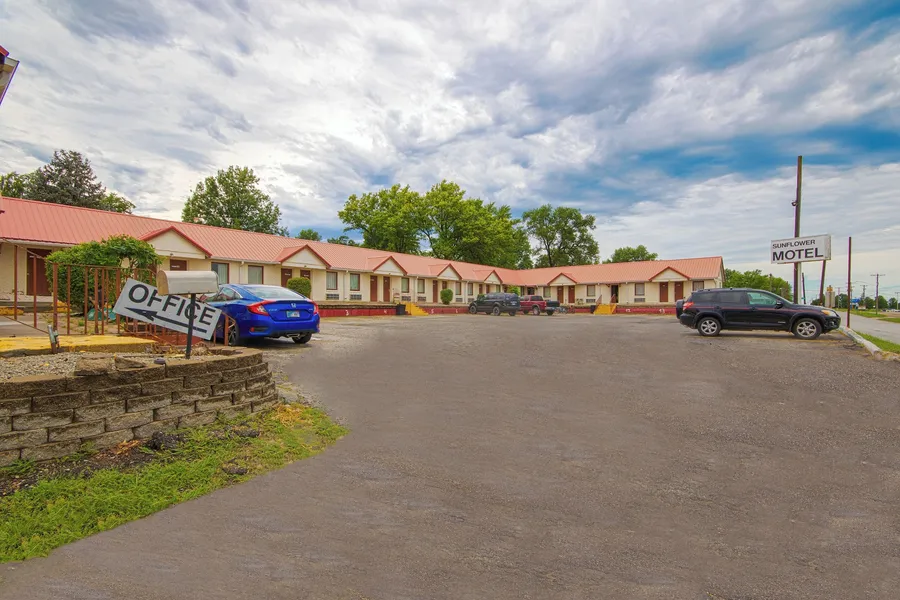 Sunflower Motel Hiawatha By OYO hotel detail image 2
