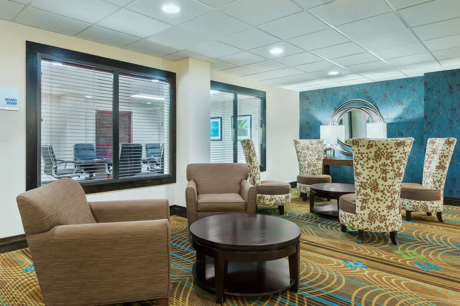 Holiday Inn Express Hotel & Suites Bentonville by IHG hotel detail image 6