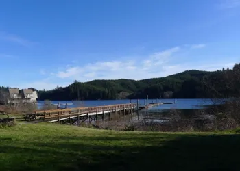 Lakeshore Lodge hotel thumbnail 2