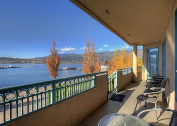 Grand Suites Grand Okanagan by KelownaGo hotel thumbnail 2