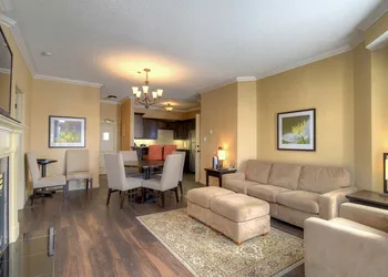 Grand Suites Grand Okanagan by KelownaGo hotel thumbnail 8