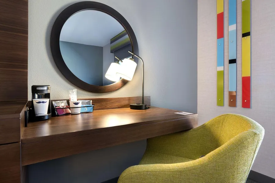 Hampton Inn & Suites Marina hotel detail image 2