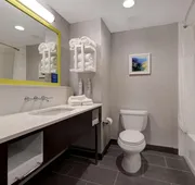 Hampton Inn & Suites Marina hotel detail image 3