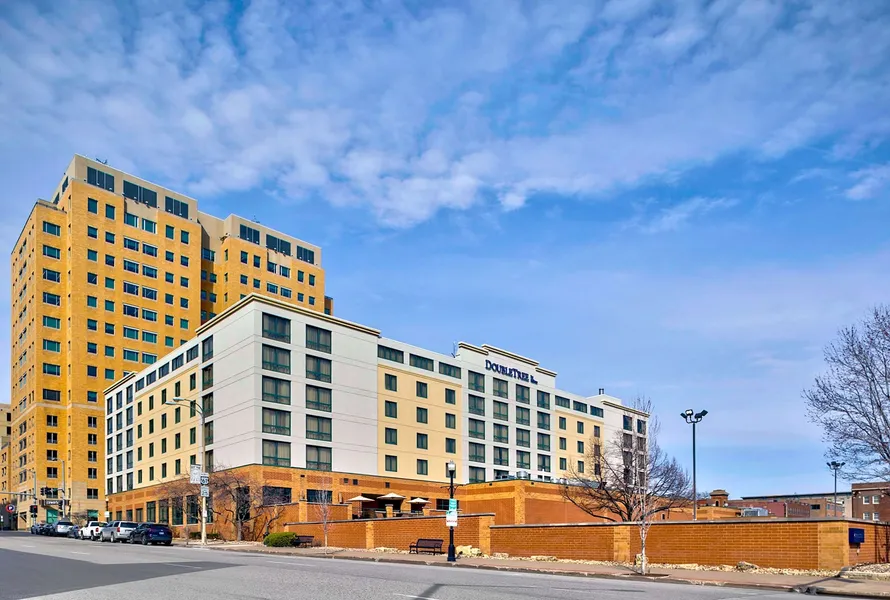 DoubleTree by Hilton Davenport hotel detail image 2