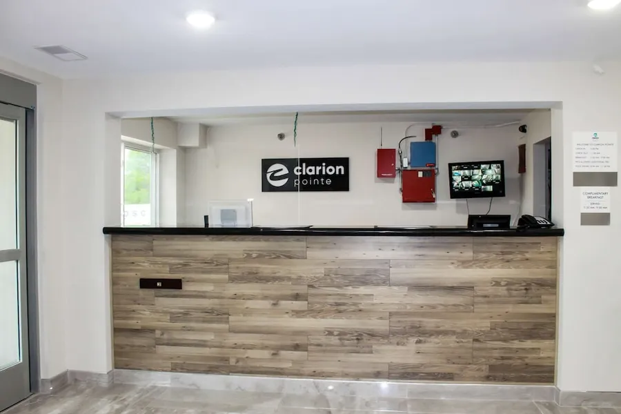 Clarion Pointe Bettendorf - Quad Cities hotel detail image 2