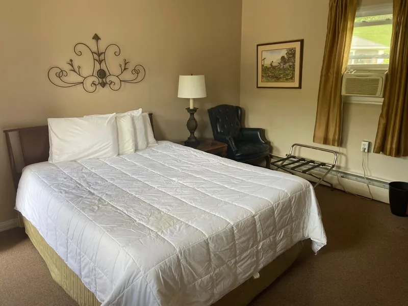 Laurelwood Inn and Steakhouse hotel detail image 6