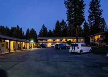 Charm Motel & Suites hotel thumbnail 2