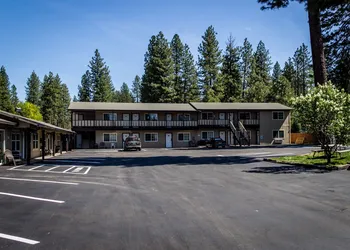 Charm Motel & Suites hotel thumbnail 3