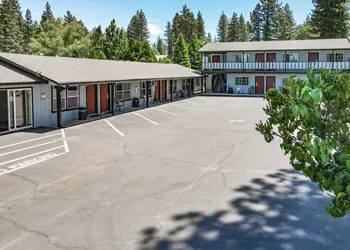 Charm Motel & Suites hotel thumbnail 4