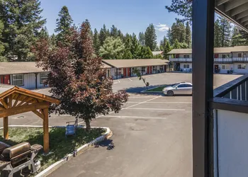 Charm Motel & Suites hotel thumbnail 5