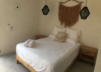 Black flamingo hotel thumbnail 2