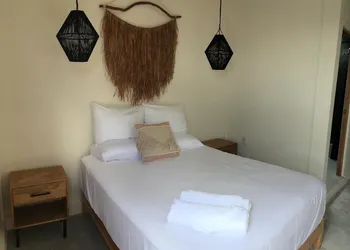Black flamingo hotel thumbnail 3