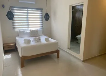 Black flamingo hotel thumbnail 5