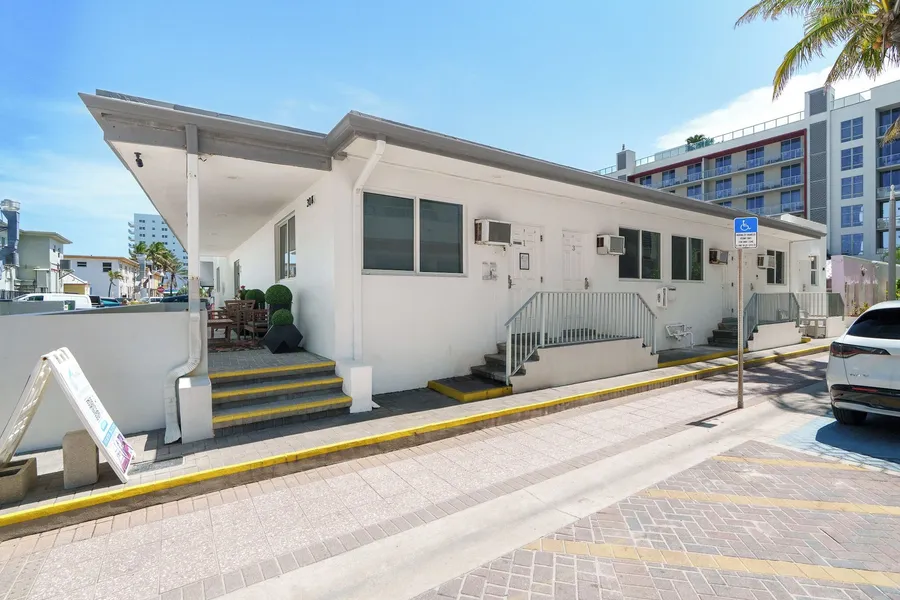 The Pearl Beachside Apartments on Hollywood Beach Broadwalk hotel detail image 2