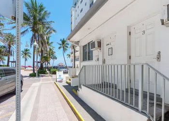 The Pearl Beachside Apartments on Hollywood Beach Broadwalk hotel thumbnail 8