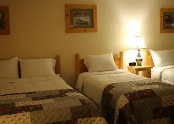 Holiday Motel hotel thumbnail 5