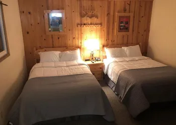 Holiday Motel hotel thumbnail 6