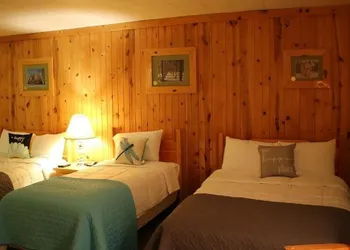 Holiday Motel hotel thumbnail 8