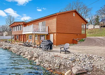Fife Lake Retreat hotel thumbnail 3