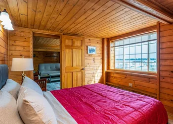 Fife Lake Retreat hotel thumbnail 7