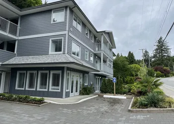 Gibsons Landing Inn hotel thumbnail 4