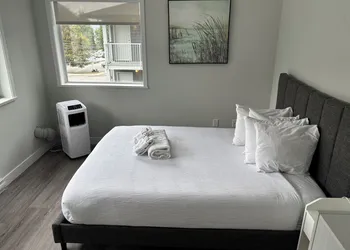 Gibsons Landing Inn hotel thumbnail 8