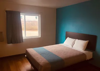 Troy Inn and Suites hotel thumbnail 8