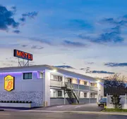 Super 8 by Wyndham Lindenhurst hotel detail image 3