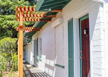 The Bonnie Inn Unit 5 with Breakfast Nook hotel thumbnail 2