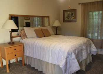 The Bonnie Inn Unit 5 with Breakfast Nook hotel thumbnail 8