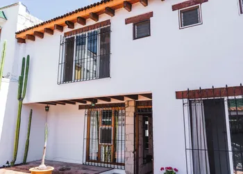 Casa Mayo hotel thumbnail 2