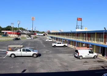 Regal Inn hotel thumbnail 2