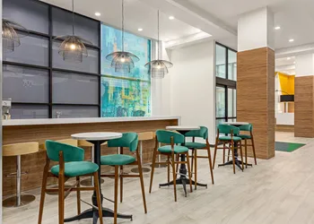 Holiday Inn Long Island City - LaGuardia West hotel thumbnail 3