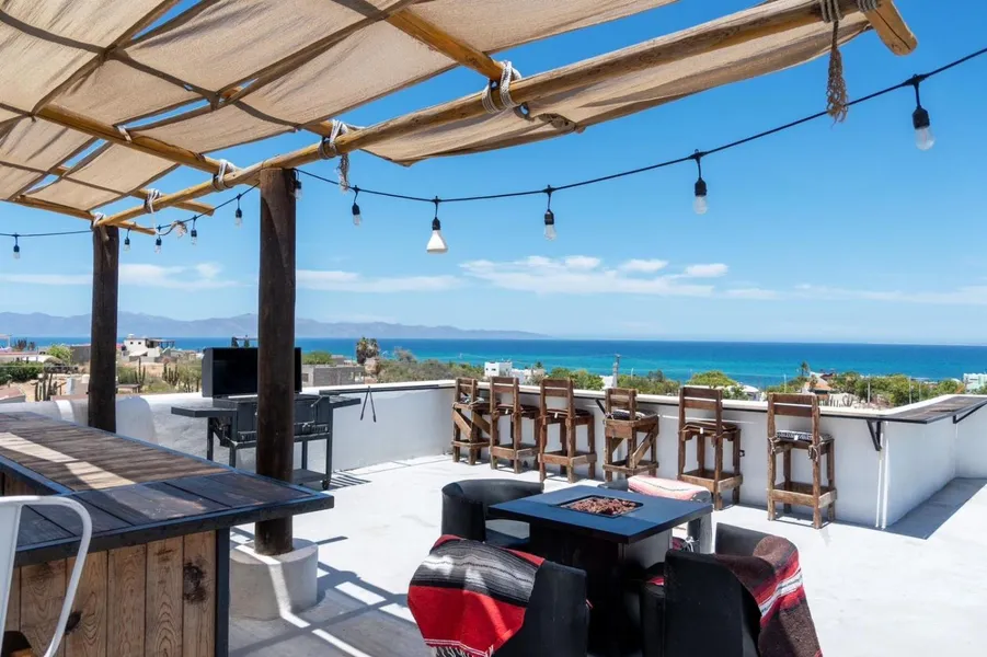 Casa Arrecife - Dorado Suite, Fast Wifi & Balcony! Beach is steps away! hotel detail image 2