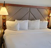 MC Pacific Inn & Suites hotel detail image 7