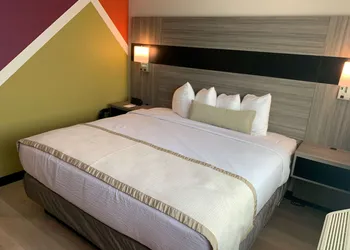 Best Western Plus Brooklyn-Prospect Park hotel thumbnail 3