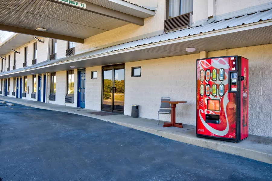 Motel 6 Jeffersonville, In - Louisville hotel detail image 6