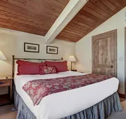 Modern 2 BR Condo Lodge at Vail, Walk to Gondola by RedAwning hotel detail image 4