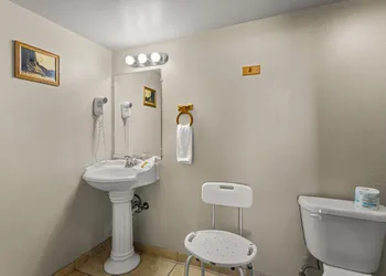 Americas Best Value Inn Gallup hotel thumbnail 2
