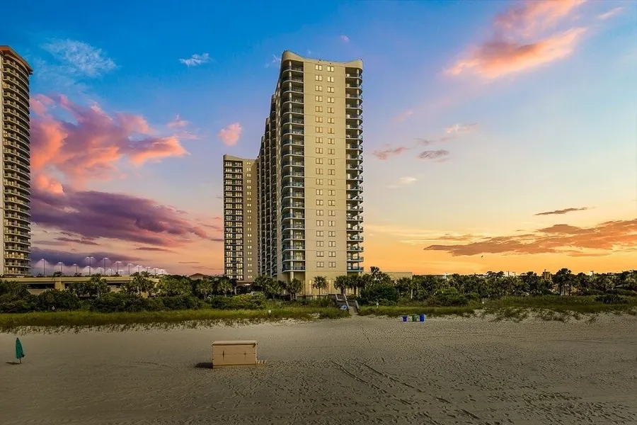 Brighton Tower 1909 3br 3ba Oceanfront 3 Bedroom Condo by RedAwning hotel detail image 2