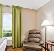 Top Floor Handicap Accessible Bay View hotel detail image 5