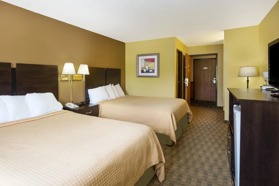 Econo Lodge Inn & Suites Yankton hotel detail image 2