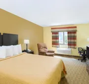 Econo Lodge Inn & Suites Yankton hotel detail image 4